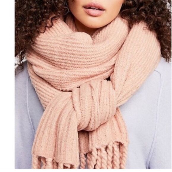 Free People Jaden Chunky Ribbed Fringe Blanket Scarf Baby Pink One Size - Picture 9 of 9